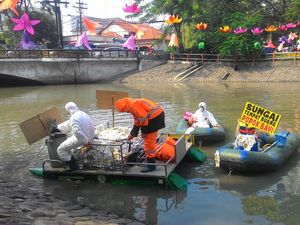 Bersihkan Sungai 4 Hari, LSM Lingkungan Temukan 3,4 Kuintal Popok