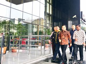Setya Novanto Tersangka, Bagaimana Nasibnya sebagai Ketua DPR?