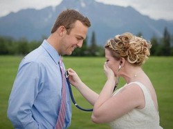 Reaksi Seorang Ibu Mendengar Detak Jantung Mendiang Putranya di Pernikahan