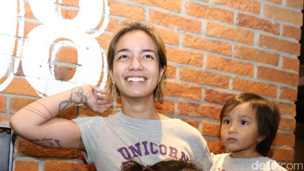 Strong Mom! Sheila Marcia dan Anak-anaknya