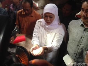 Mensos Minta Warga yang Terima Rastra Jelek Kembalikan ke Bulog Mensos Minta Warga yang Terima Rastra Jelek Kembalikan ke Bulog
