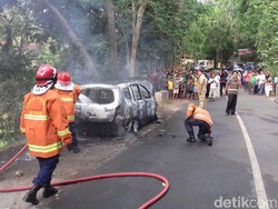 Mobil Wisatawan Terbakar di Jalan Menanjak Menuju Mangunan Bantul