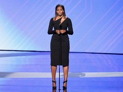 Gaya Seksi Michelle Obama Bergaun Ketat Sepulang dari Bali