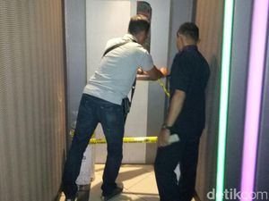 Polisi Sita Celana Dalam Penari Striptis dari Inul Vizta Kediri Polisi Sita Celana Dalam Penari Striptis dari Inul Vizta Kediri