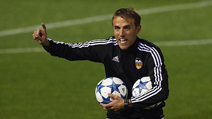 VALENCIA, SPAIN - DECEMBER 07:  Valencia CF assistant coach Phil Neville gives instructions during a training session ahead of Wednesdays UEFA Champions League Group H match against Olympique Lyonnais at Paterna Training Centre on December 07, 2015 in Valencia, Spain.  (Photo by Manuel Queimadelos Alonso/Getty Images)