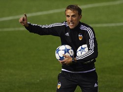 Phil Neville Resmi Latih Klub Milik David Beckham