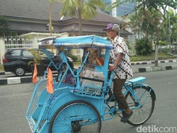 Mbah Topo, Penarik Becak Penyedia Buku Bacaan Ternyata Purnawirawan TNI