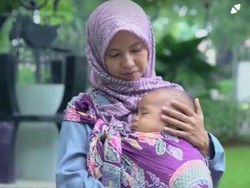 Jangan Salah, Menggendong Pakai Jarit Juga Bisa Terlihat Keren Lho