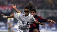 Bersama Ajax Amsterdam dan Juventus, Edgar Davids merasakan empat kali bermain di empat final kasta tertinggi kompetisi antarklub Eropa. Di musim 1994/1995, dia juara bersama Ajax. (Foto: AFP PHOTO / Gabriel Bouys)