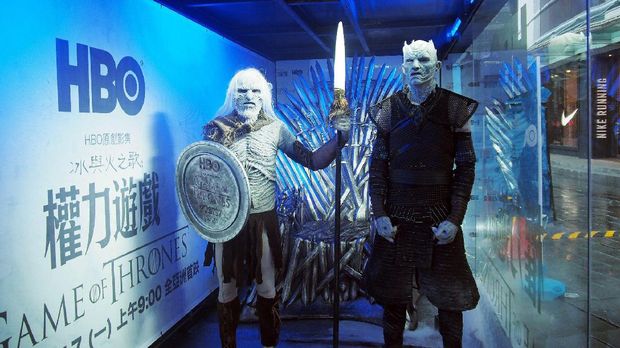 Sosok White Walker dan Night King (kanan).