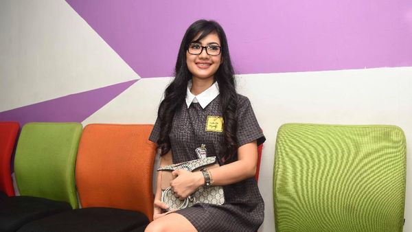 Asal Muasal Nama Della Perez hingga Kasus Prostitusi Online