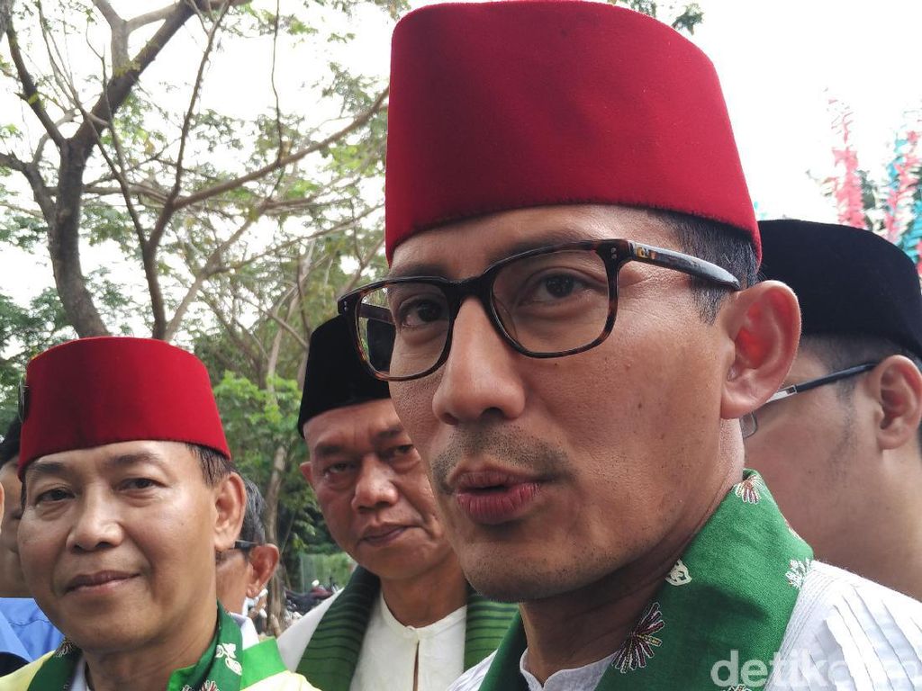 Sandiaga Uno: Lampu Simpang Susun Semanggi Keren Banget! Sandiaga Uno: Lampu Simpang Susun Semanggi Keren Banget!
