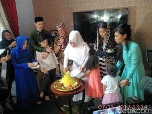 Mengenang Mendiang Jupe, Keluarga Gelar Pengajian dan Potong Tumpeng Mengenang Mendiang Jupe, Keluarga Gelar Pengajian dan Potong Tumpeng