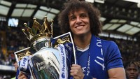 David Luiz jadi aktor utama Chelsea sat menjuarai Premier League musim lalu. Luiz dipulangkan dari Paris St-Germain musim panas lalu dengan banderol 32 juta pound sterling (Rp 555 M) (Foto: Michael Regan/Getty Images)