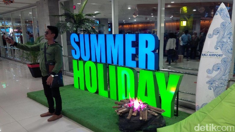 Suasana Summer Holiday di Bandara Ngurah Rai, Denpasar (David/detikTravel) Suasana Summer Holiday di Bandara Ngurah Rai, Denpasar (David/detikTravel)