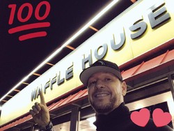 Beri Uang Tip Rp 26 Juta, Penyanyi AS Ini Bikin Staf Resto Terkaget-kaget