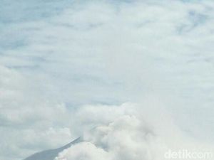 Gunung Sinabung Erupsi 1.500 Meter, Waspadai Aliran Lahar Dingin