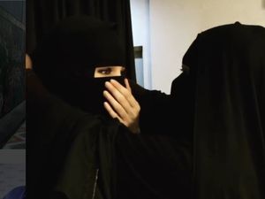 Video Pakai Niqab Viral, Dewi Sandra Minta Maaf