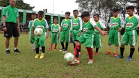Lima pemain terbaik yang terpilih melalui program MILO Road to Barcelona akan berlatih di training camp di FCBEscola, Barcelona bersama dengan anak-anak lainnya dari Vietnam, serta beberapa negara Oseania, Karibia dan Amerika Selatan. Para pemain terbaik ini juga akan mendapatkan kesempatan mengunjungi FC Barcelona.