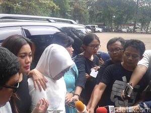 Keluarga Kenang Ultah Jupe Bareng Anak Yatim