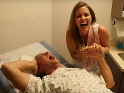 Ketika Pria Coba Merasakan Sensasi Sakitnya Melahirkan