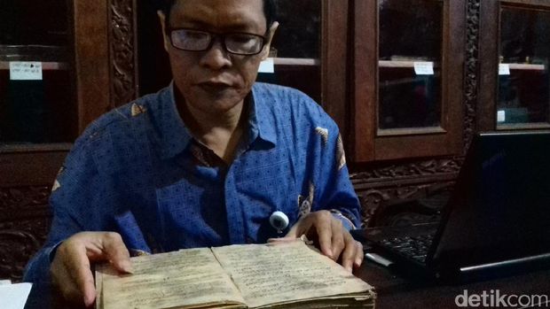 Serat Primbon Mangkuprajan, Surakarta, Minggu (16/7/2017).