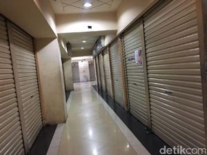 Glodok Sampai Roxy Sepi Pembeli, Trotoar Jakarta Tak Layak