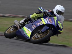 R25 Rey Ratukore Catat Rekor 1 Menit 42 Detik