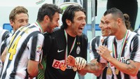 Gianluigi Buffon adalah satu dari segelintir pemain yang masih tersisa dari musim kebangkitan Juventus di 2011/2012 silam. Kiper 39 tahun itu saat ini masih menyandang ban kapten. (Foto: Getty Images)