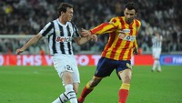 Stephan Lichtsteiner ada di skuat Juventus saat meraih Scudetto di 2011/2012, gelar pertama setelah promosi dari Serie B di 2007/2008. Dia masih ada di skuat Bianconeri saat ini. (Foto: Getty Images)