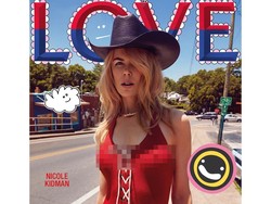 Usia 50, Nicole Kidman Seksi Berbalut Swimsuit Ketat di Cover Love