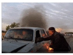 Aksi Heroik Penyelamatan Korban Kecelakaan yang Mobilnya Terbakar