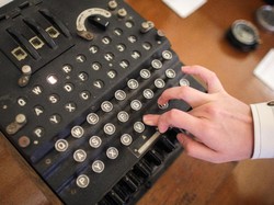 Wow! Mesin Enigma Paling Rumit Terjual Rp 6,4 Miliar