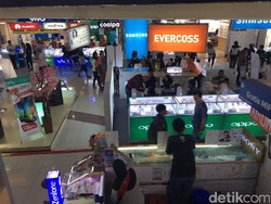 Rahasia Roxy Tetap Ramai, Pedagang: Jualan Handphone Tak Ada Matinya