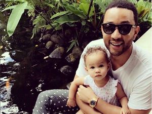 Begini Repotnya John Legend ketika Mengasuh si Kecil Begini Repotnya John Legend ketika Mengasuh si Kecil