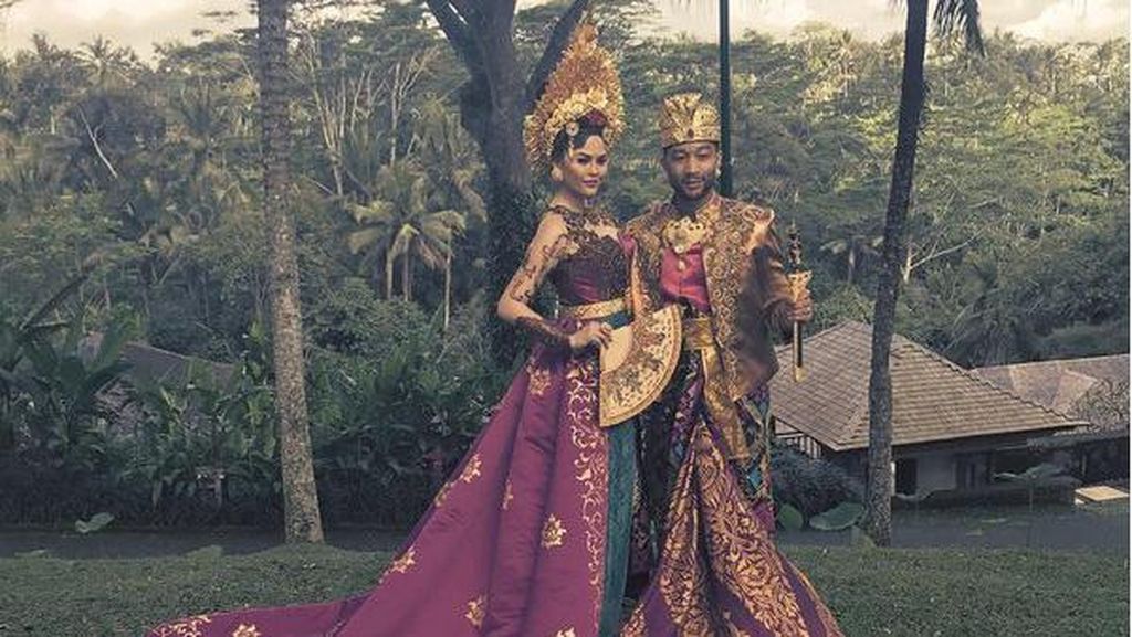 Foto: Gaya John Legend Liburan Keluarga di Bali