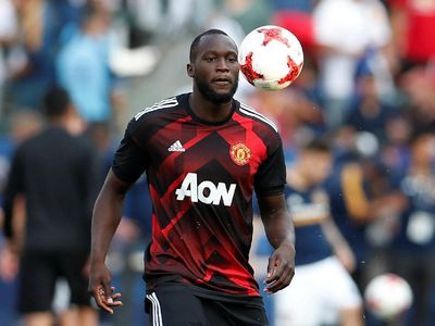 Debut Lukaku di MU: Jersey Sobek, 2 Kali Lewatkan Peluang