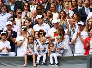 Cute! Anak Kembar Roger Federer Kompak Pakai Blazer di Final Wimbeldon