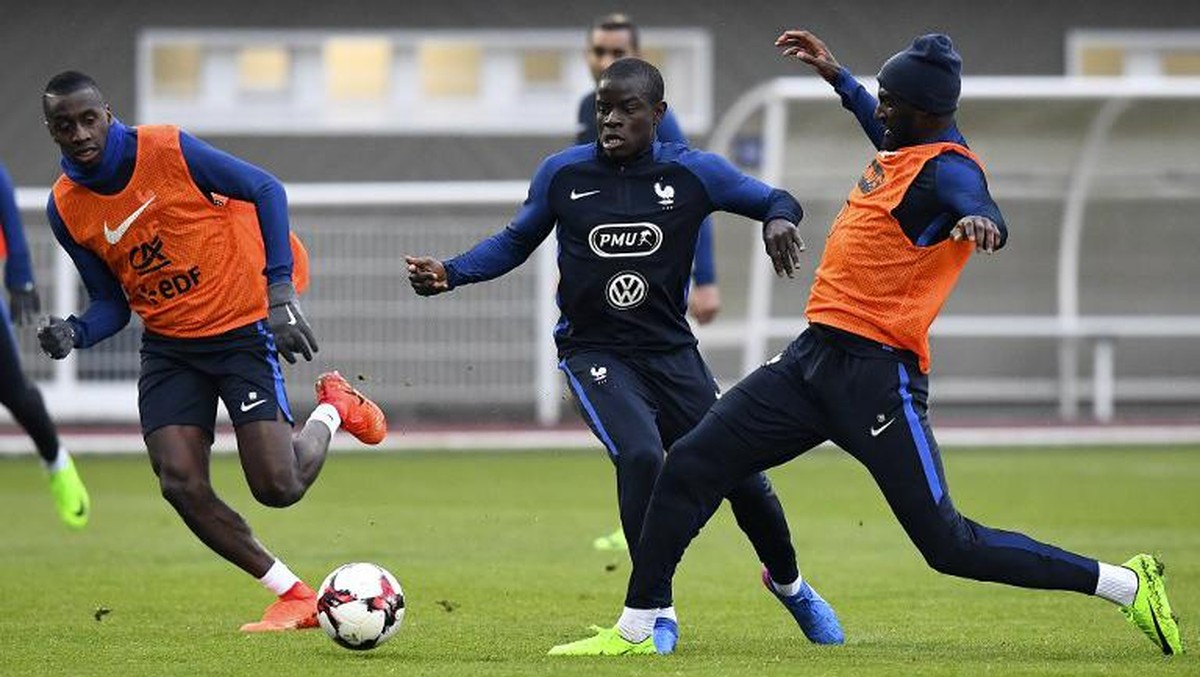 Bakayoko (kanan) dan Kante (tengah) berlatih di timnas Prancis. Foto: AFP PHOTO / FRANCK FIFE