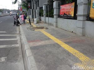 Ini Titik-titik Trotoar yang Sedang Diperbaiki Pemprov DKI Ini Titik-titik Trotoar yang Sedang Diperbaiki Pemprov DKI