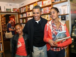 Antar Anak Hari Pertama Masuk Kampus, Obama Nangis