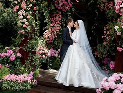 Terungkap, Gaun Mewah Miranda Kerr Saat Menikah dengan Bos Snapchat