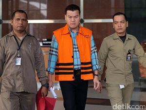Usai Jadi Saksi Setya Novanto, Andi Narogong Bungkam