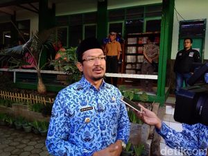 Sejumlah Pejabat di Garut Antar Anak di Hari Pertama Sekolah