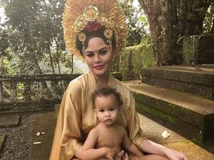 Chrissy Teigen Pernah Benci Suami karena Stres Usai Melahirkan