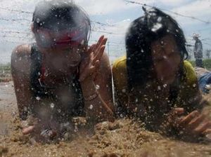 Foto: Serunya Lomba Lari Lumpur di Shanghai, China