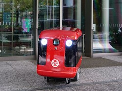 Makan Sushi Bisa Dimana Saja dengan Robot Pengantar Sushi Ini!