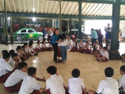 Siswa Sekolah Bhinneka Yogya Ngungsi atas Inisiatif Para Orang Tua