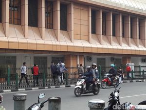 Penumpang Lompati Pagar Stasiun Cikini, PT KCJ: Kami Menyayangkan