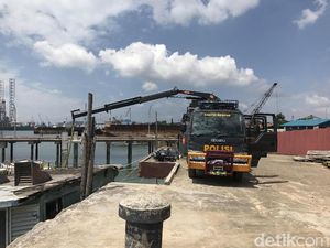 Perahu Karet Pengangkut 1 Ton Sabu Diangkat dari Kapal Wanderlust